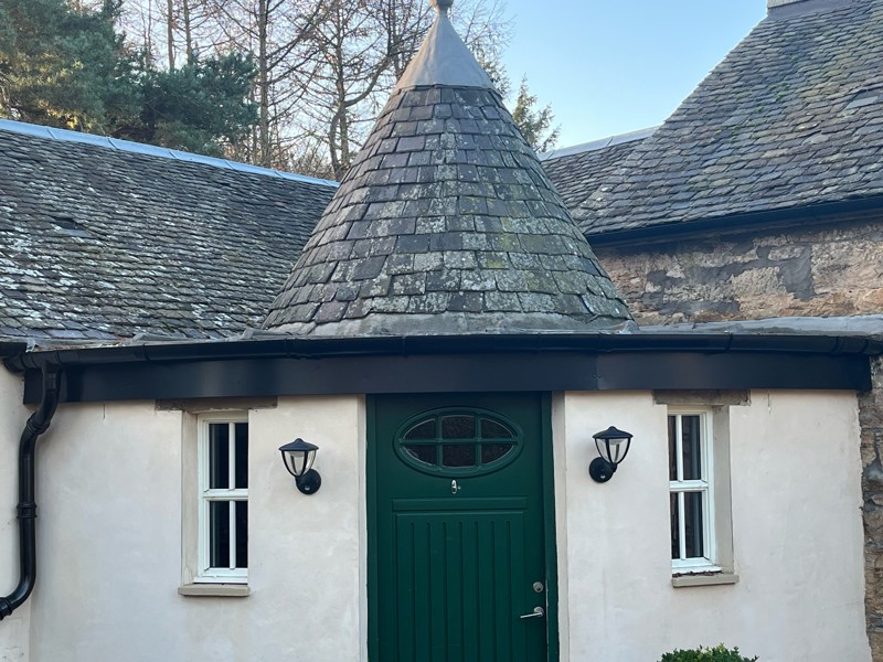 MARLEY ALUTEC PROVIDES BESPOKE
GUTTERING SOLUTION FOR
TRADITIONAL SCOTTISH HOME MARLEY ALUTEC PROVIDES BESPOKE
GUTTERING SOLUTION FOR
TRADITIONAL SCOTTISH HOME